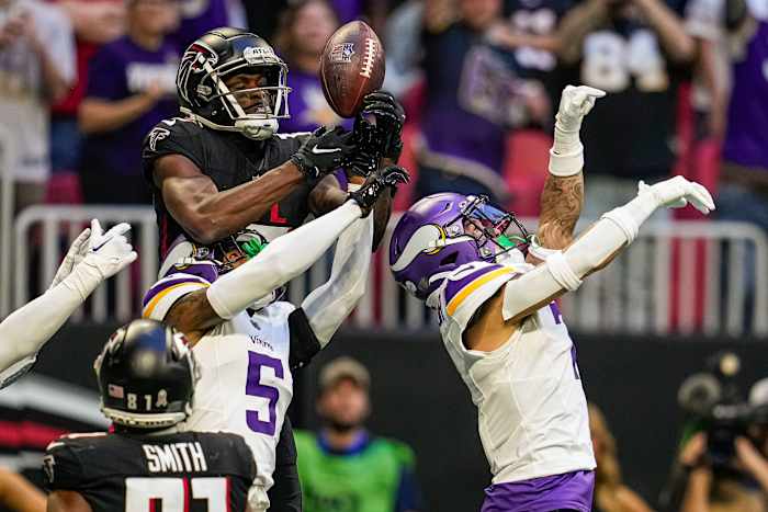 Nov 5, 2023; Atlanta, Georgia, USA; Atlanta Falcons wide receiver Van Jefferson (15) tries to make a catch over Minnesota Vikings cornerbacks Mekhi Blackmon (5) and Byron Murphy Jr. (7) on the final play of the game during the second half at Mercedes-Benz Stadium. Mandatory Credit: Dale Zanine-USA TODAY Sports